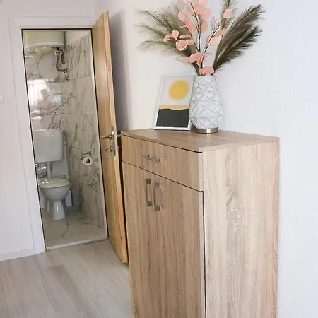 Sun Apartment *